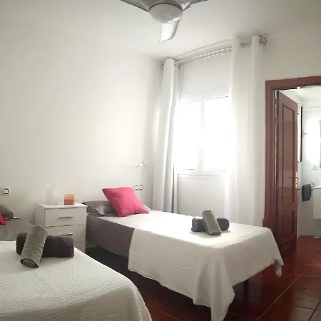 Los Espinos I Apartment *